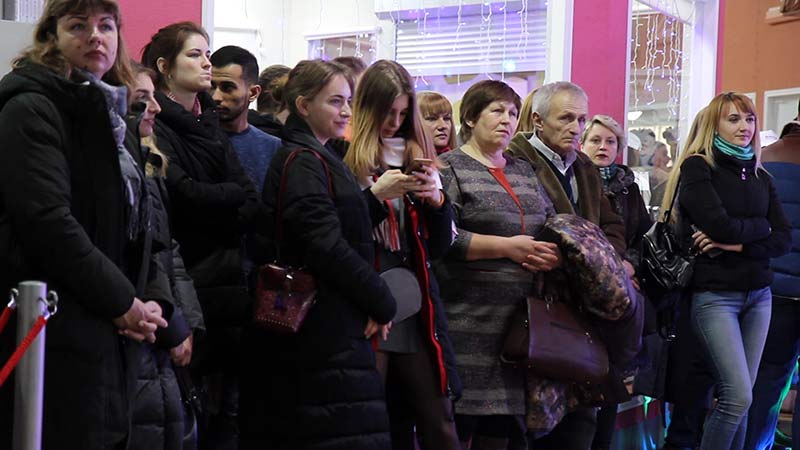 Зрители выставки